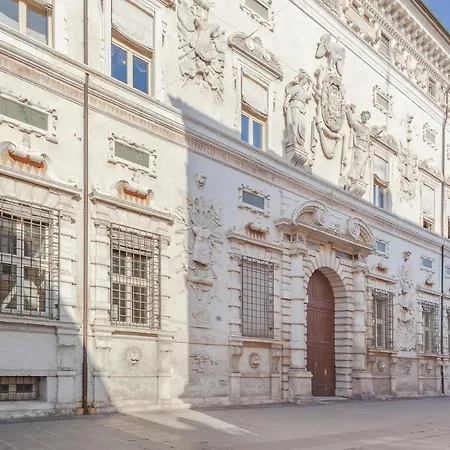 Ex Tribunale Palazzo Bentivoglio Apartament